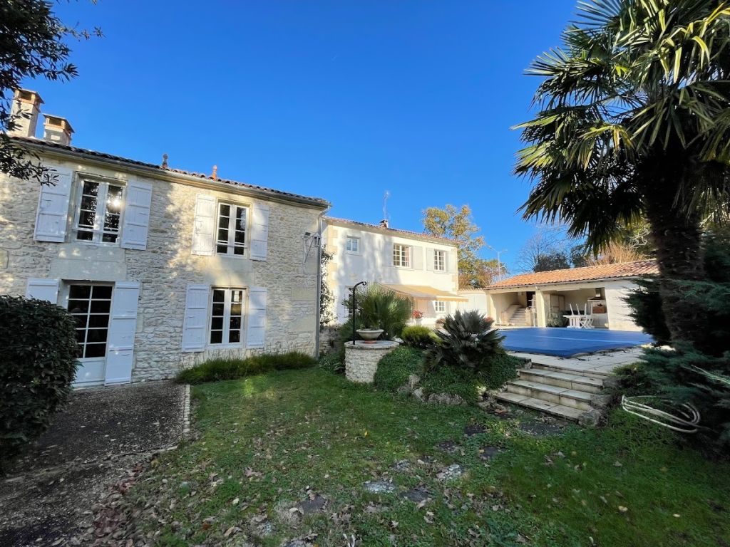 house 9 rooms for sale on ST BRIS DES BOIS (17770)